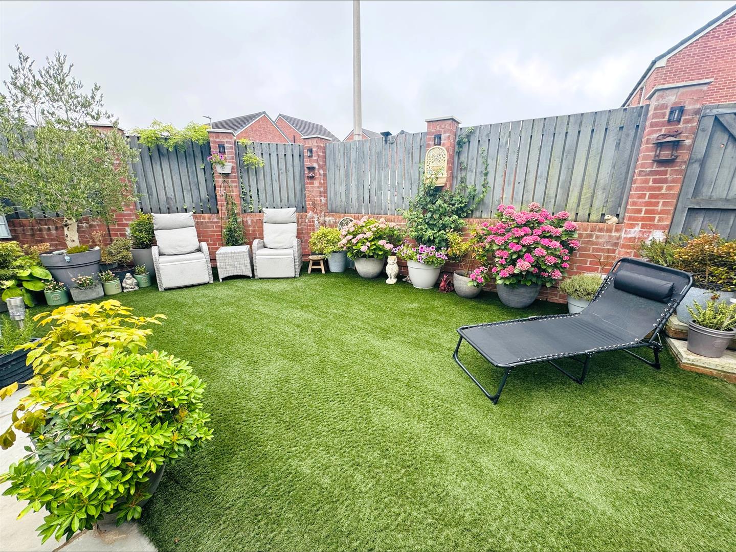 Clos Y Nant, Carway, Kidwelly, SA17 4JH